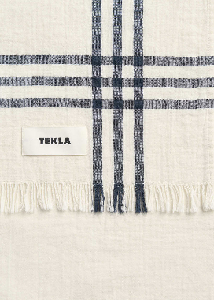 Tekla Sarong - Leche